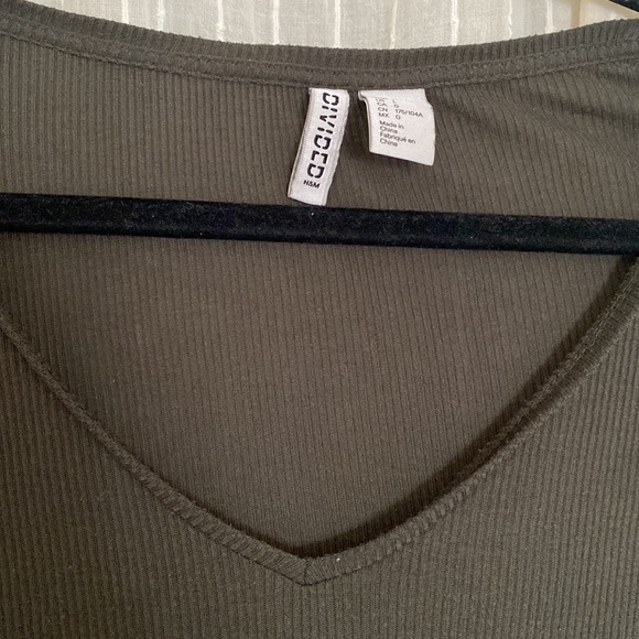 H&M Green Ribbed T-shirt, Size L - Picture 2 of 5